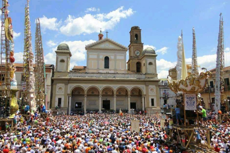 I gigli di Nola in Piazza Duomo