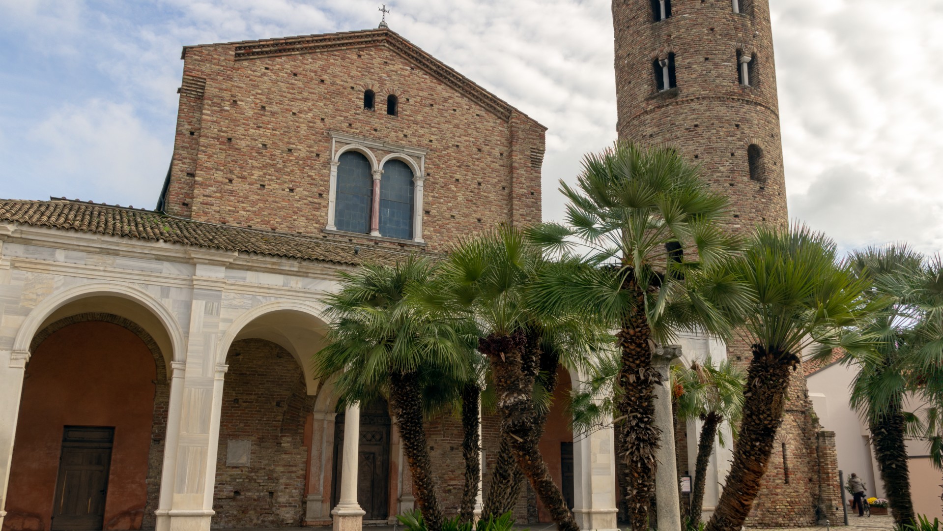 UNESCO: i Monumenti paleocristiani di Ravenna 6 Monumenti paleocristiani di Ravenna Basilica di Sant’Apollinare Nuovo veduta dell’esterno