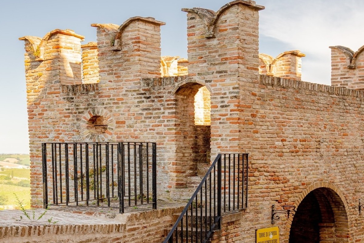 Corinaldo La torre dello Scorticatore, edificio in pietra