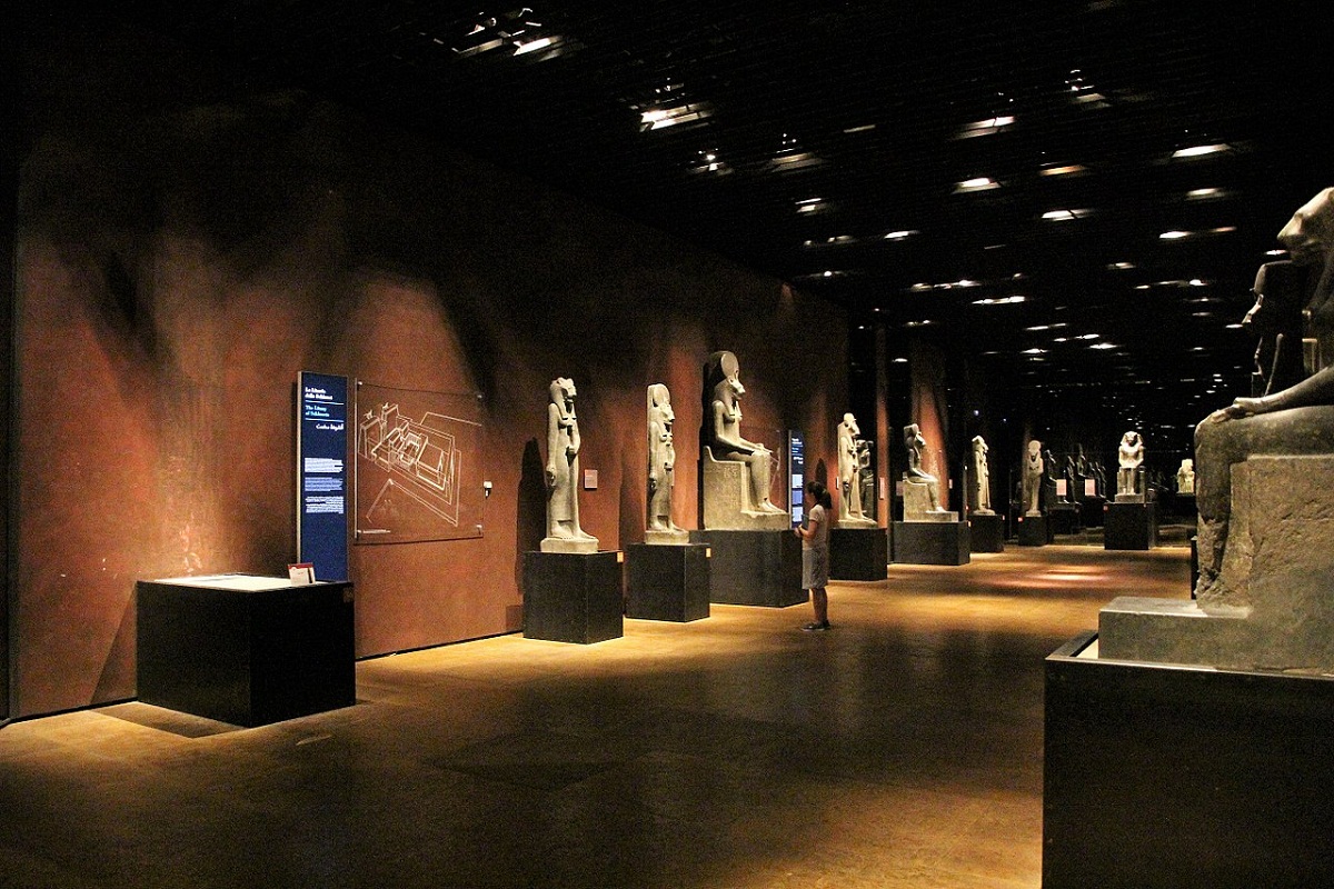 200 anni del Museo Egizio di Torino 1 Museo Egizio di Torino, sala grande con statue della Dea Sekhmet