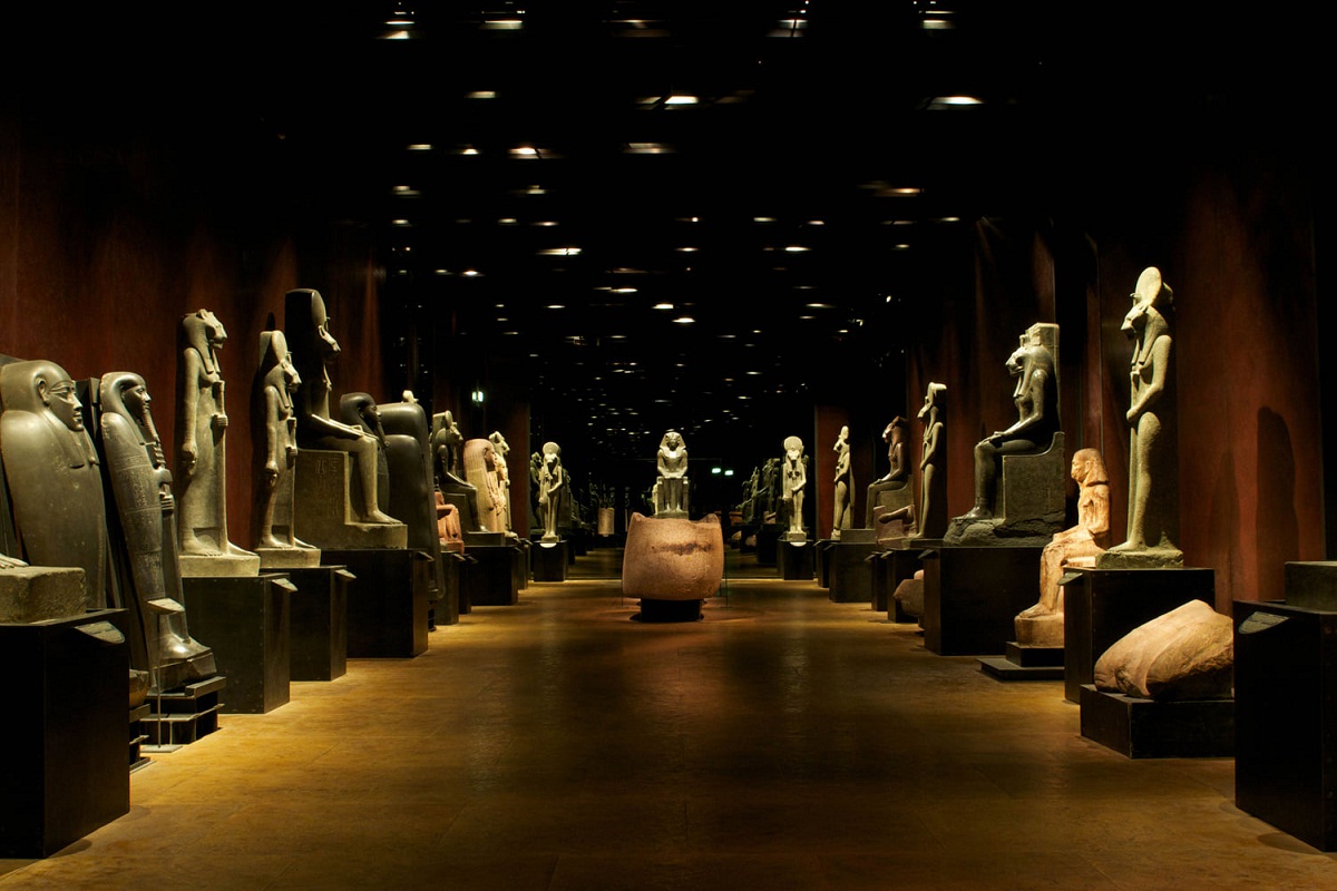 200 anni del Museo Egizio di Torino 7 Museo Egizio di Torino Galleria del re, grande stanza con varie sfinge e statue del re