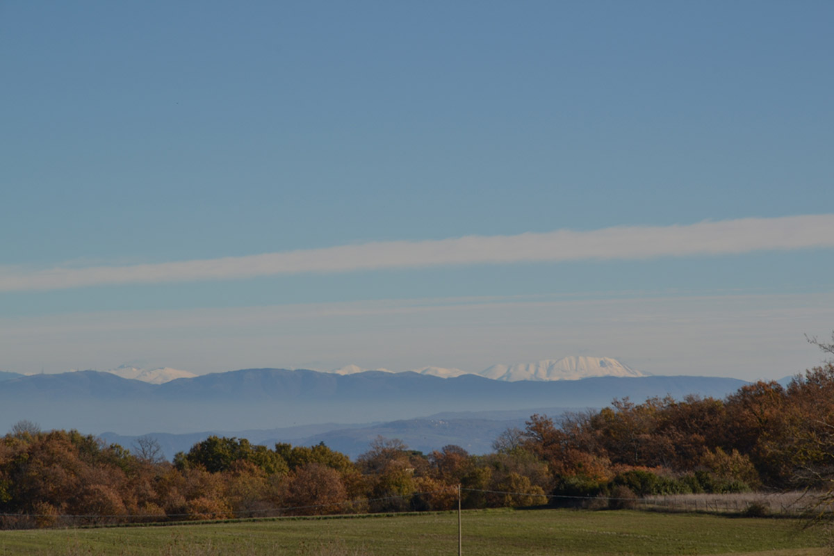Trekking tra Umbria e Lazio panorama sui Monti Sibillini