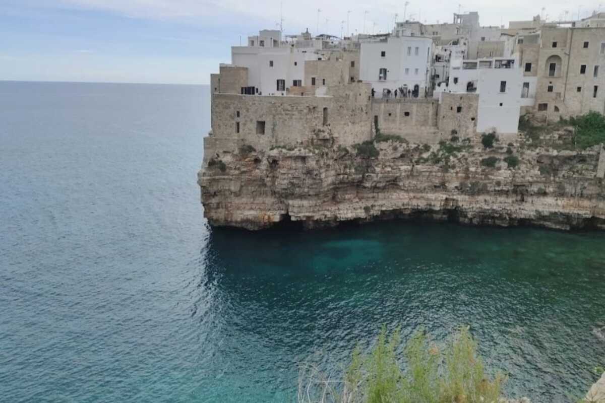 Weekend a Polignano a Mare, le terrazze, case su una scogliera in strapiombo sul mare