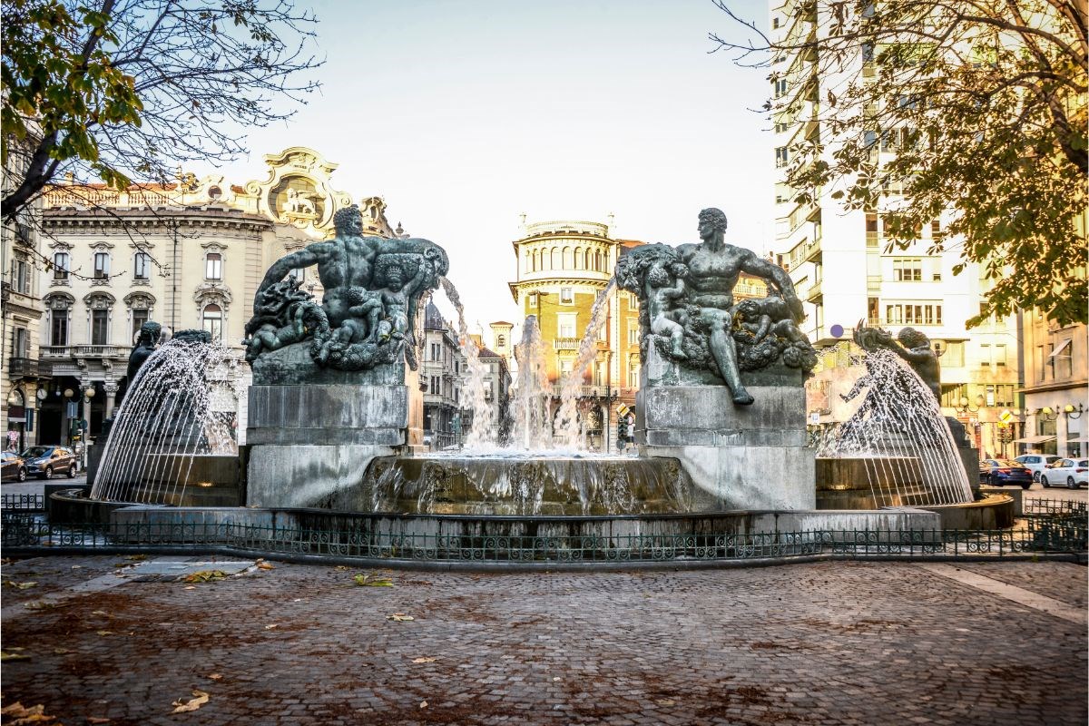 Fontana Angelica Piazza Solferino a Torino