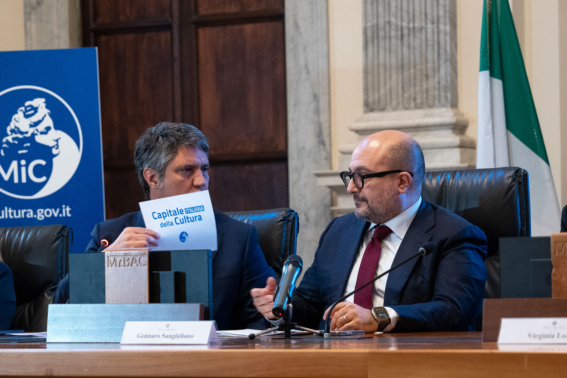 L'Aquila è la Capitale Italiana della Cultura 2026 1 L’Aquila - Capitale Italiana della Cultura 2026. Il presidente della giuria Davide Desario e il ministro della Cultura Gennaro Sangiuliano