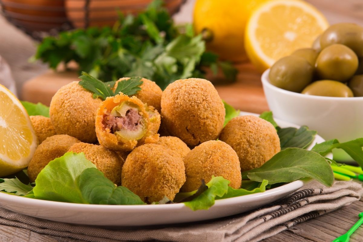 Le Marche: storia, territorio, cultura e tradizioni 2 Olive ascolane, piatto tipico delle Marche