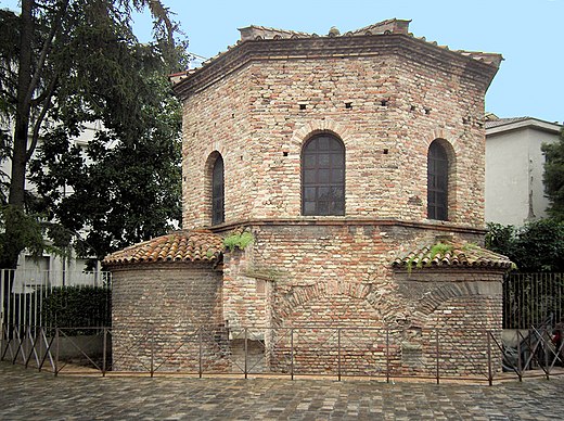 UNESCO: i Monumenti paleocristiani di Ravenna 1 Monumenti paleocristiani di Ravenna - Esterno del Battistero degli Ariani