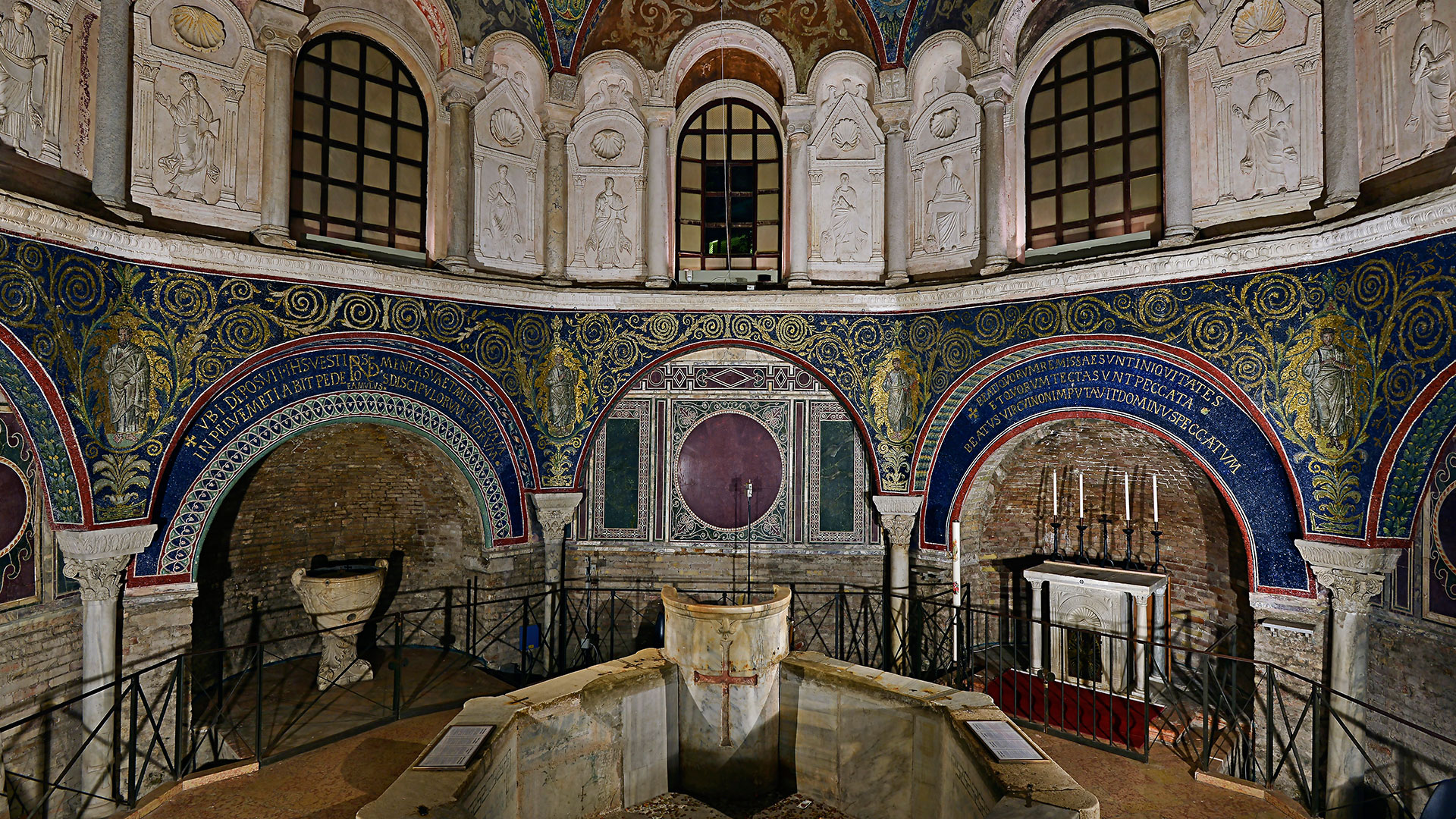 UNESCO: i Monumenti paleocristiani di Ravenna 7 Monumenti paleocristiani di Ravenna Interno del Battistero Neoniano