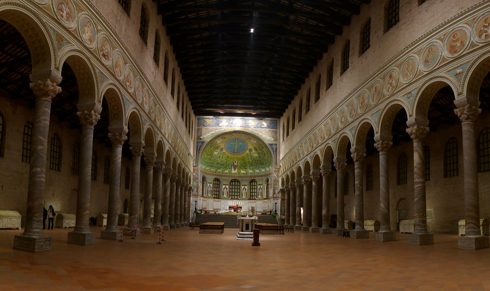 UNESCO: i Monumenti paleocristiani di Ravenna 3 Monumenti paleocristiani di Ravenna - Interno della Basilica di Sant’Apollinare in Classe