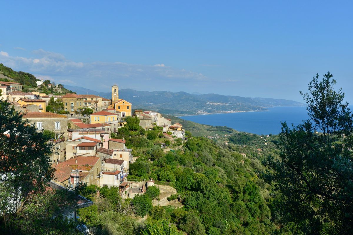 Pollica: mare, montagna e dieta mediterranea in Cilento