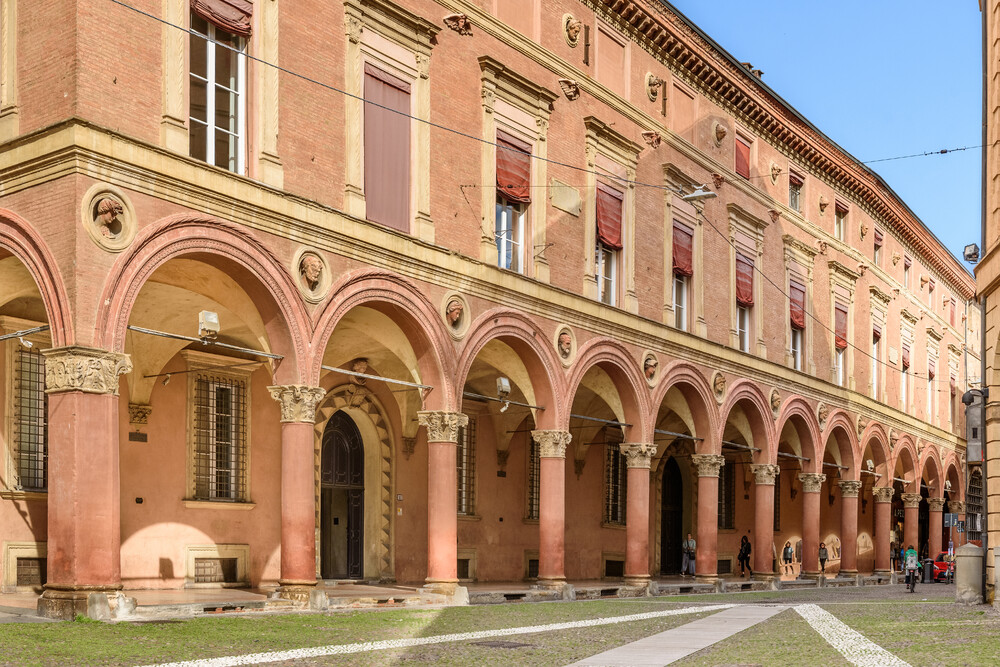 Una passeggiata tra i Portici di Bologna, Patrimonio UNESCO 4 Portici di Bologna Patrimonio Unesco Piazza Santo Stefano. Palazzo Salina-Amorini-Bolognini