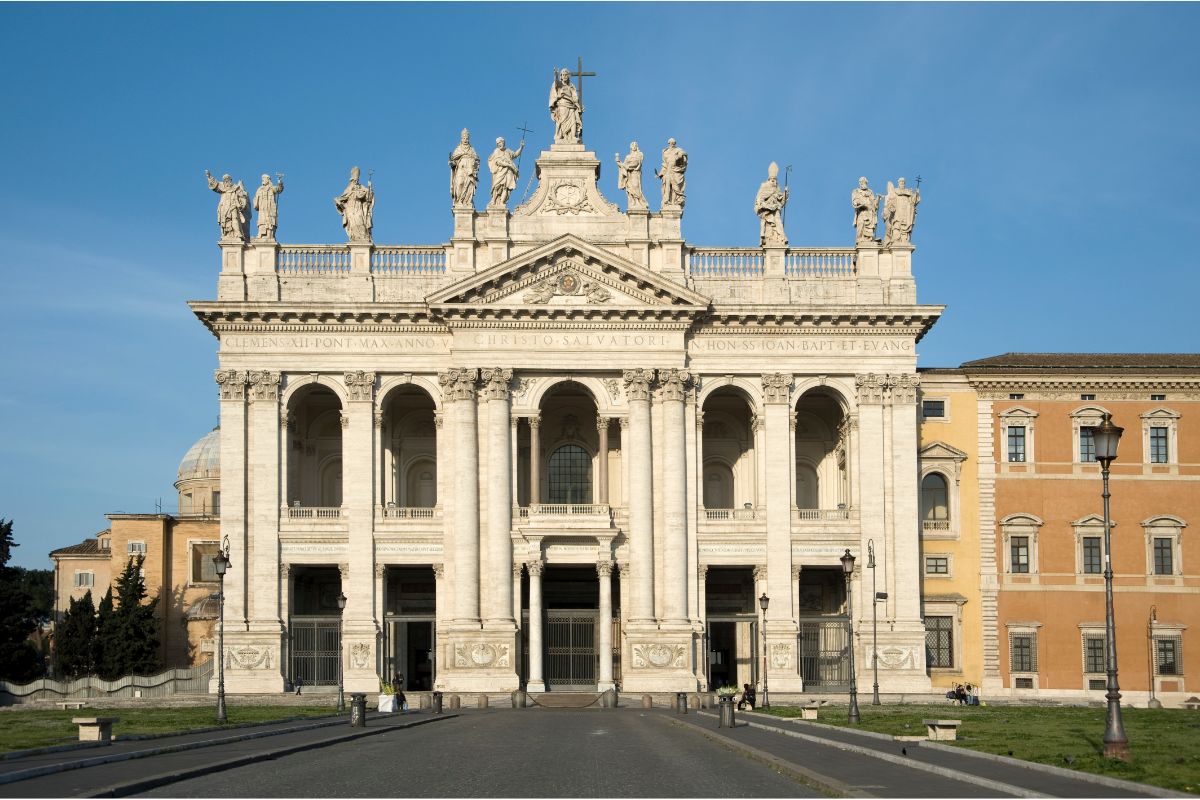 Le basiliche romane, la facciata di San Giovanni in Laterano 