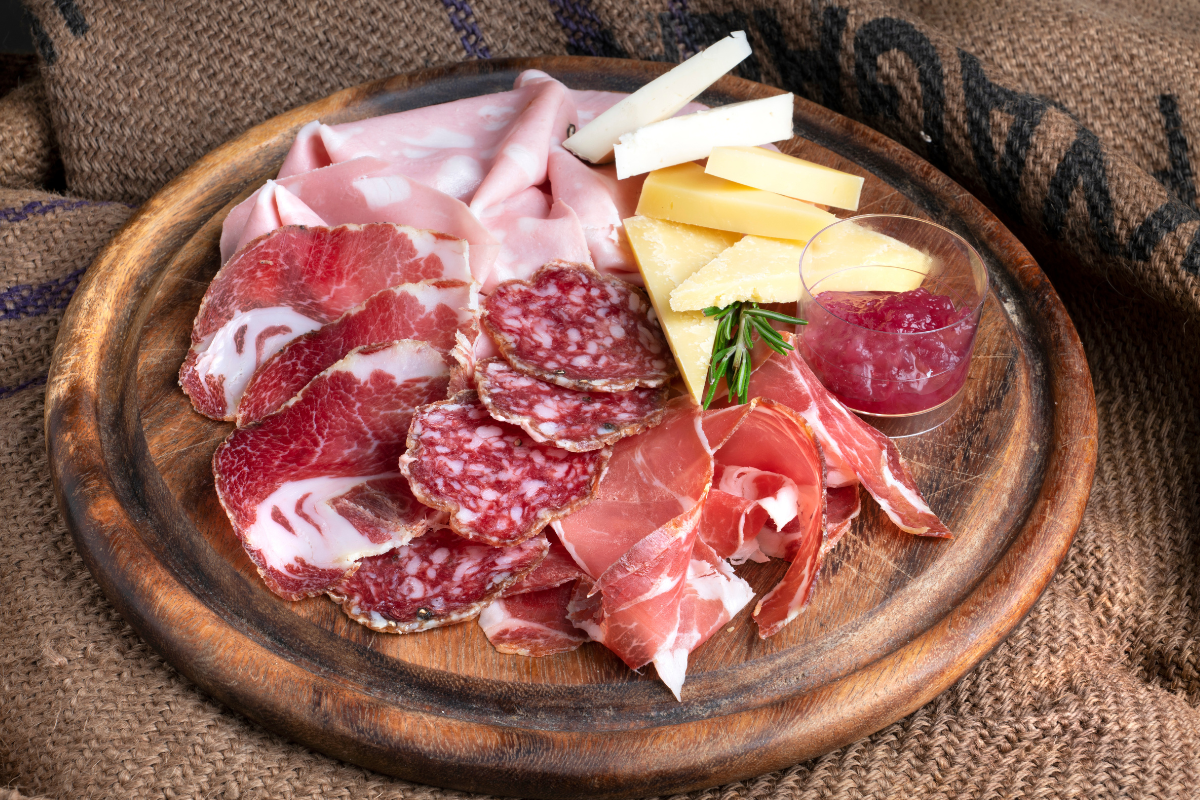 Specialità Gastronomiche dell'Umbria - Tagliere di salumi formaggi