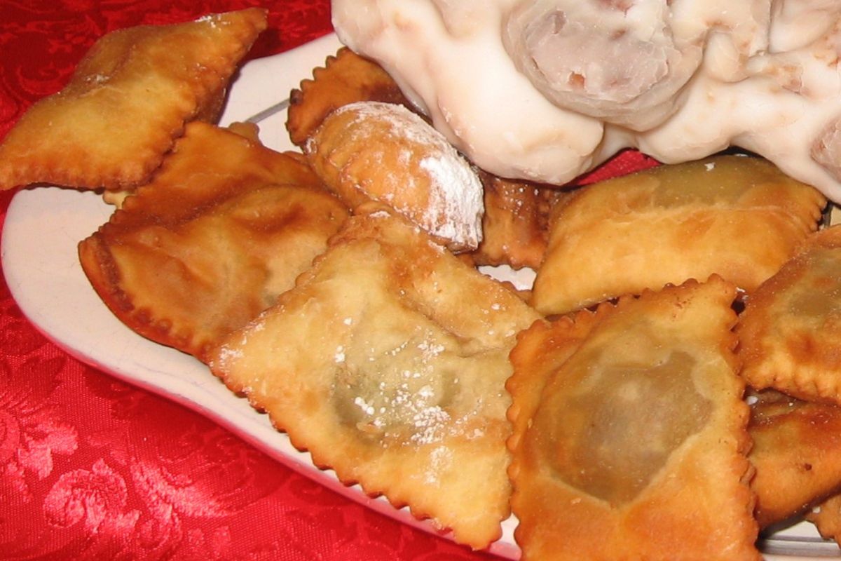 Il Natale tra i dolci tipici del Bel Paese 13 Dolci natalizi, Tarallo e Calzoncelli