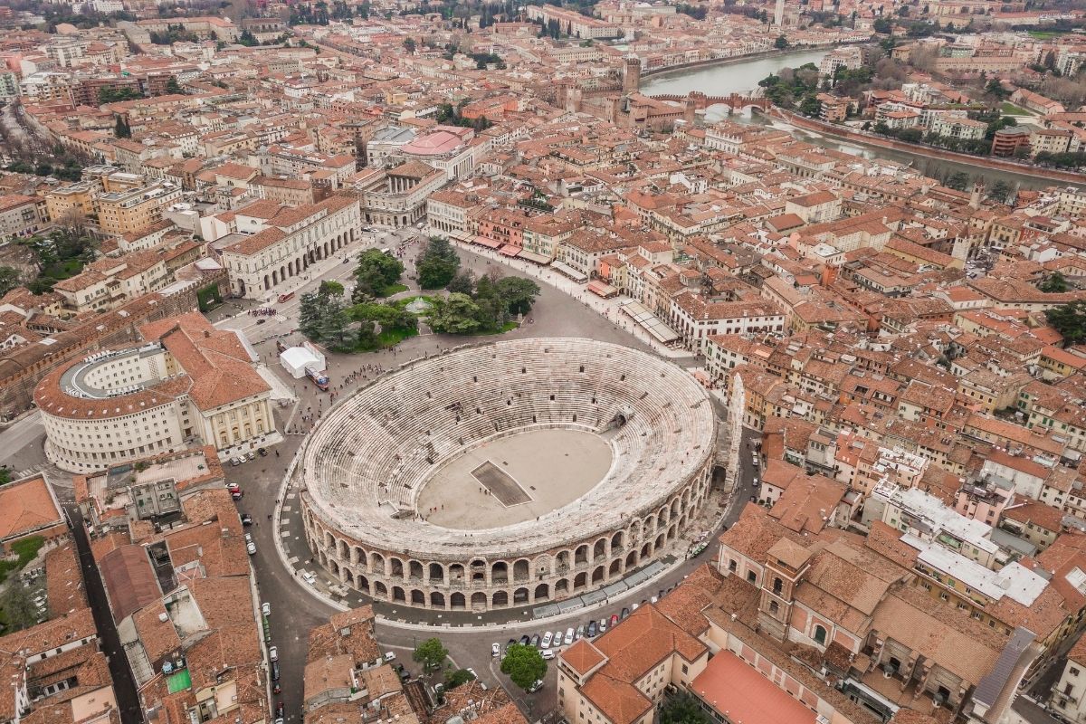 Unesco. Veduta dall’alto dell’Arena di Verona e della città scaligera 