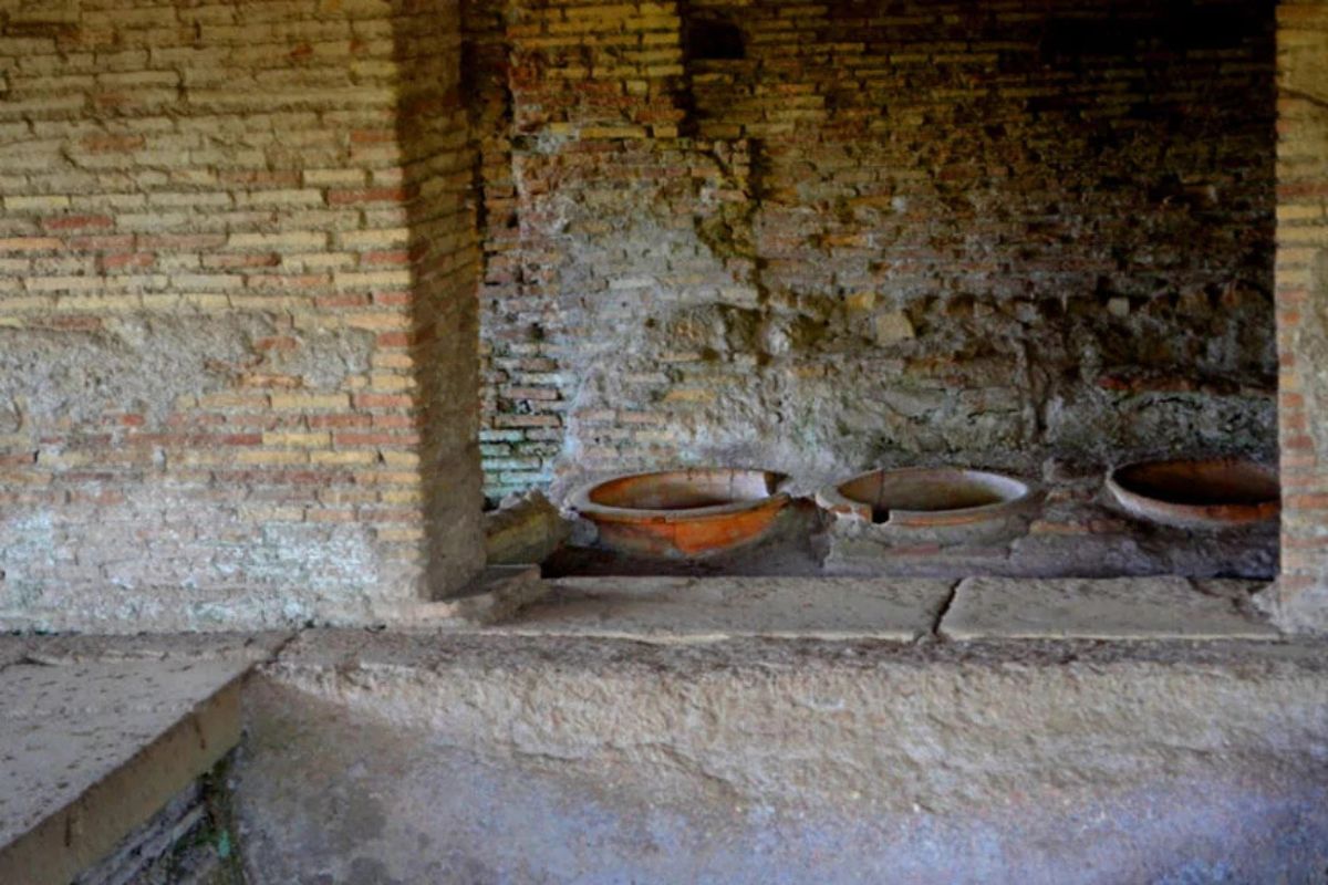 World Toilet Day: Fullonica di Via degli Augustali di Ostia Antica